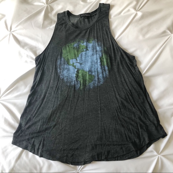 super cute gray earth tank top size large - Picture 2 of 3